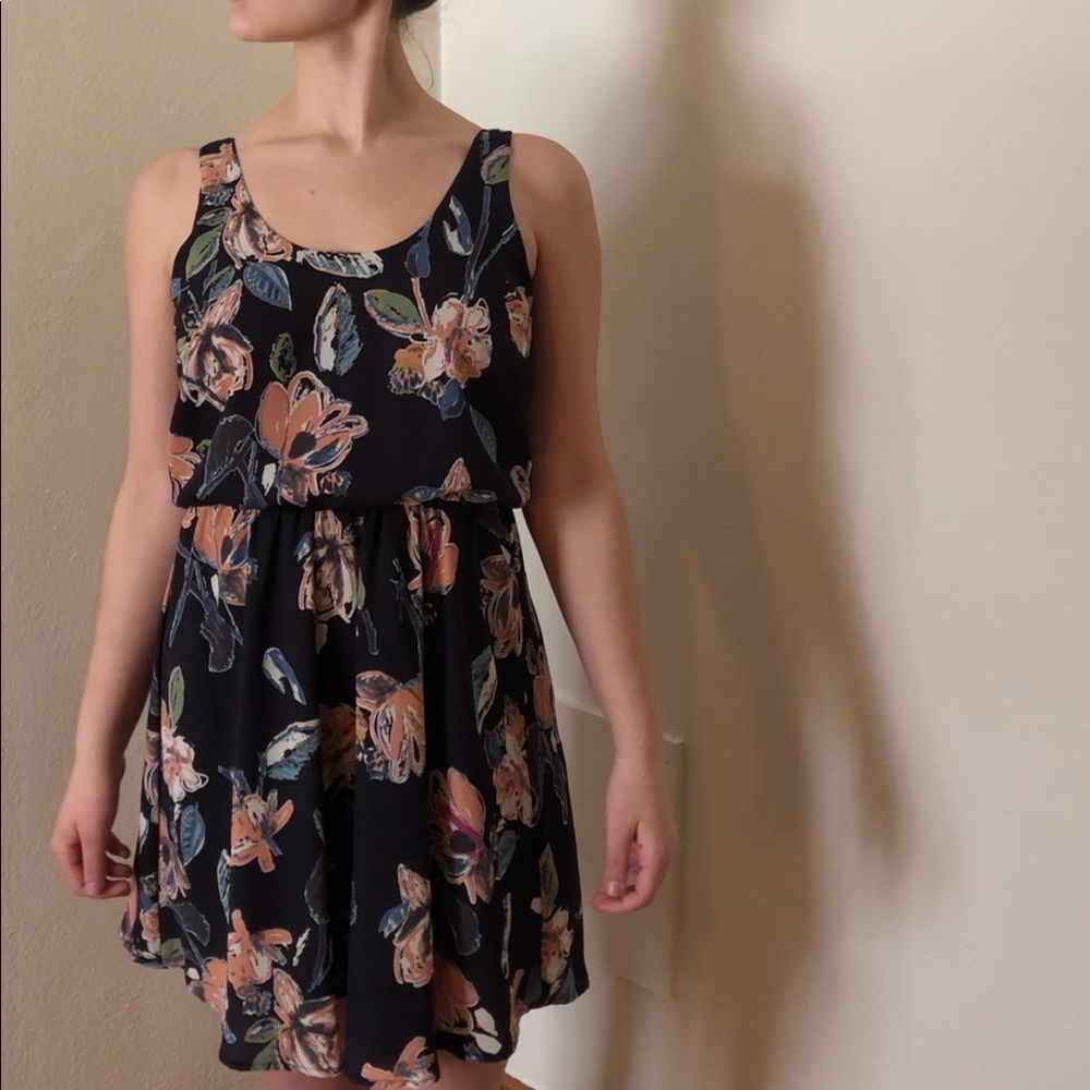 Floral summer dress with criss crossed back